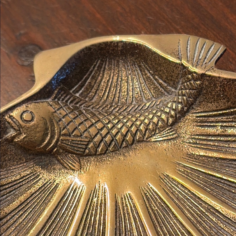 Brass Shell Dishwith Koi Decorative Dish - marked Korea - Picture 7 of 7